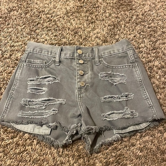 HOLLISTER Women's High Rise 2" Distressed Jean Shorts Size 25 - Picture 1 of 6